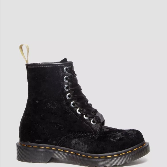 Dr. Martens Vegan 1460 Crushed Velvet Laced Up Boots in Black 6 37EU $170 New - Picture 5 of 6